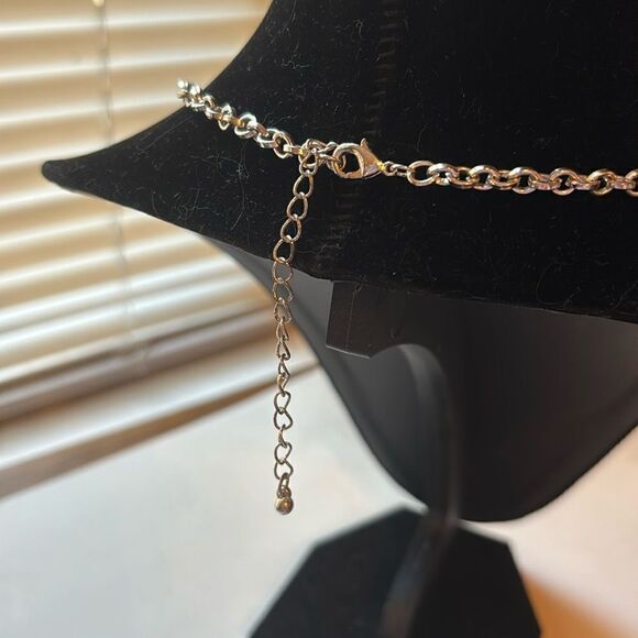 Women’s Vibrant Metal Multicolor Silver tone bib collar statement necklace - Picture 5 of 8